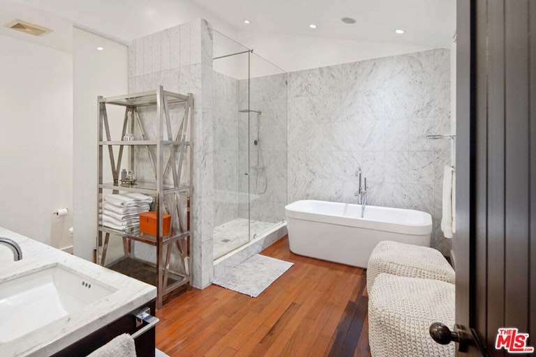 Photo 15 of 24 - 115 S Edinburgh Ave, Los Angeles, CA 90048
