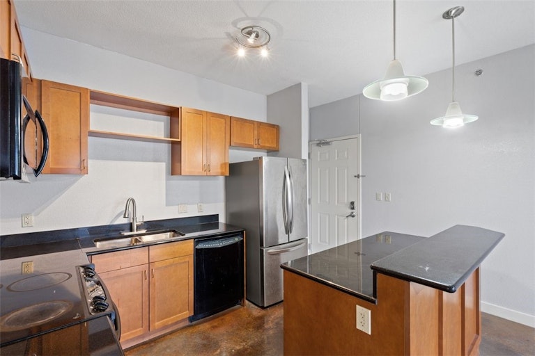 Photo 6 of 32 - 711 W 26th St #701, Austin, TX 78705
