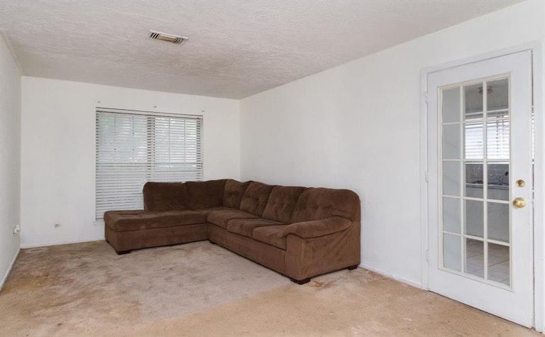 Photo 11 of 19 - 16302 Quail Echo Dr Dr, Houston, TX 77489