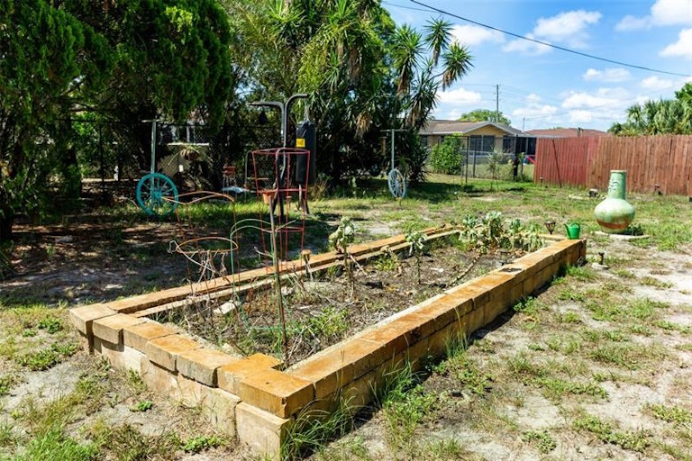 Photo 27 of 36 - 7608 Redcoat Ave, Port Richey, FL 34668