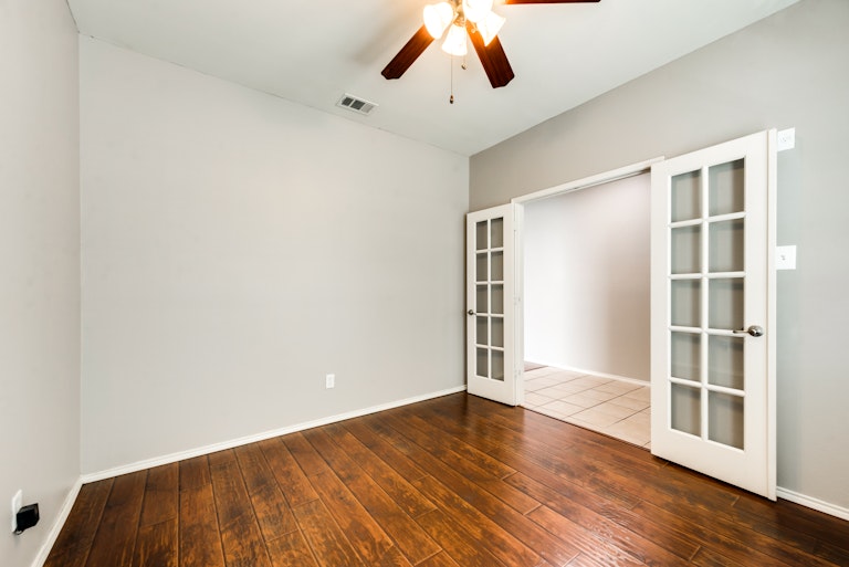 Photo 12 of 33 - 9909 Chadbourne Rd, Fort Worth, TX 76244