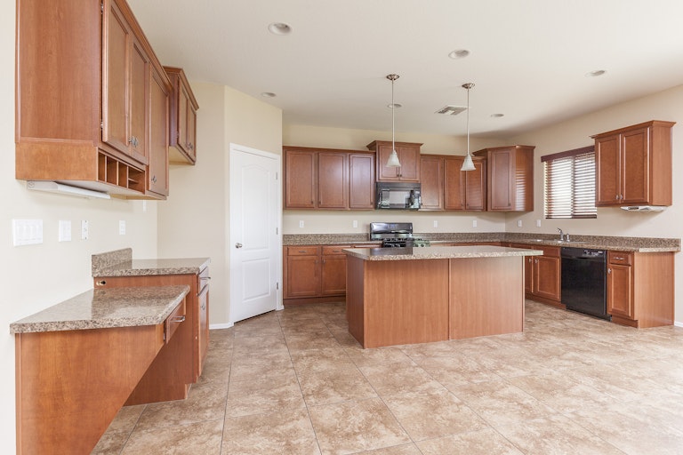 Photo 9 of 25 - 5613 W Kowalsky Ln, Phoenix, AZ 85339