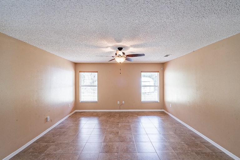 Photo 5 of 29 - 1170 Howland Blvd, Deltona, FL 32738