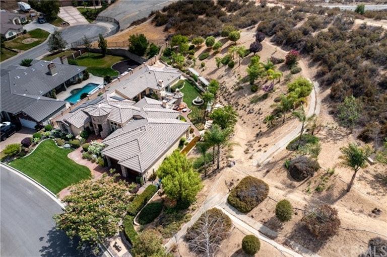 Photo 5 of 48 - 34722 Simi Dr, Yucaipa, CA 92399