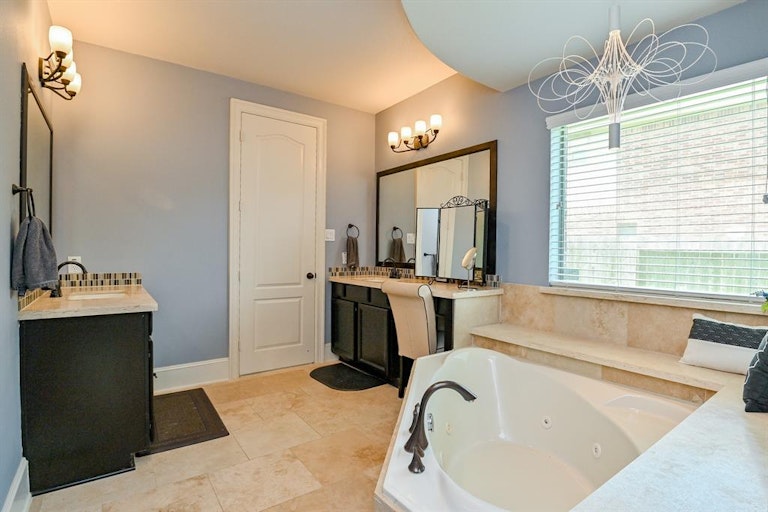 Photo 21 of 44 - 5306 Clear Landing Ct, Rosharon, TX 77583