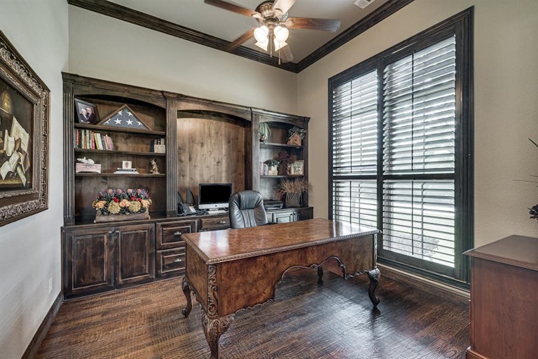 Photo 11 of 39 - 3911 Shiloh Trl, Midlothian, TX 76065