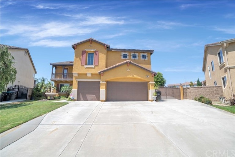 Photo 2 of 50 - 7491 Spindlewood Dr, Eastvale, CA 92880