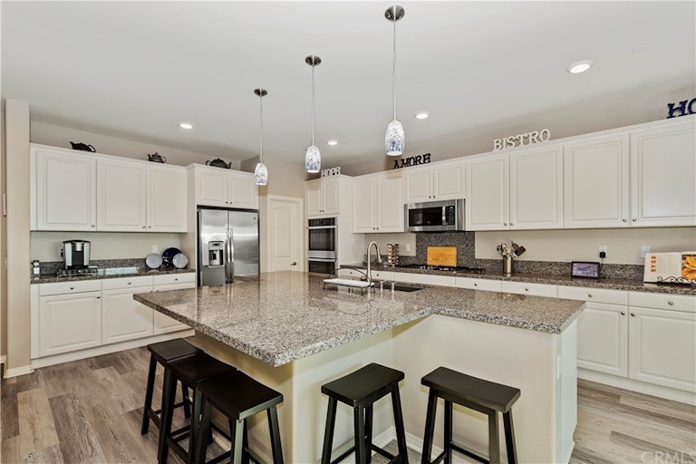 Photo 17 of 50 - 5120 Armendarez Ln, Fontana, CA 92336