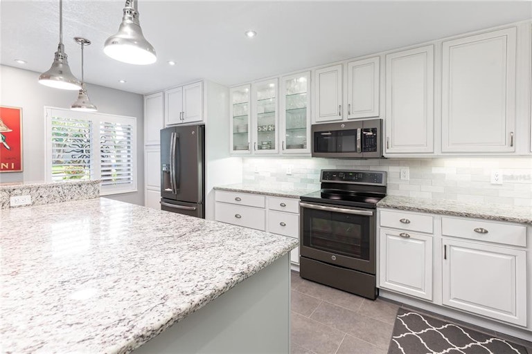 Photo 5 of 36 - 1992 Kenaston Rd, Maitland, FL 32751
