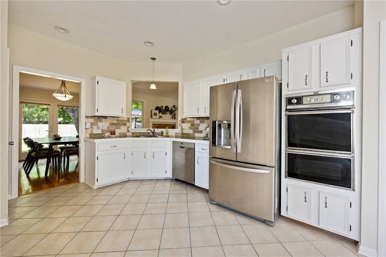 Photo 11 of 18 - 8907 Chester Forest St, Austin, TX 78729