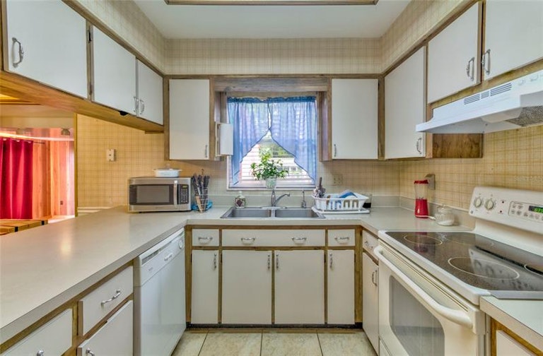 Photo 21 of 37 - 2202 Whitney Pl, Valrico, FL 33594