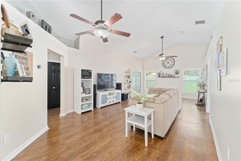 Photo 6 of 36 - 565 Maidenhair Ct, Orange City, FL 32763