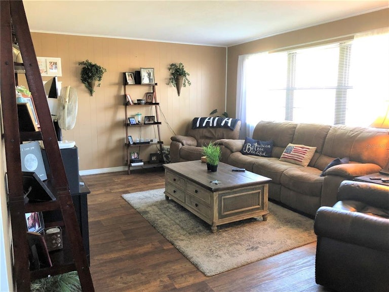 Photo 12 of 38 - 738 W Hogle Ave, Deland, FL 32720
