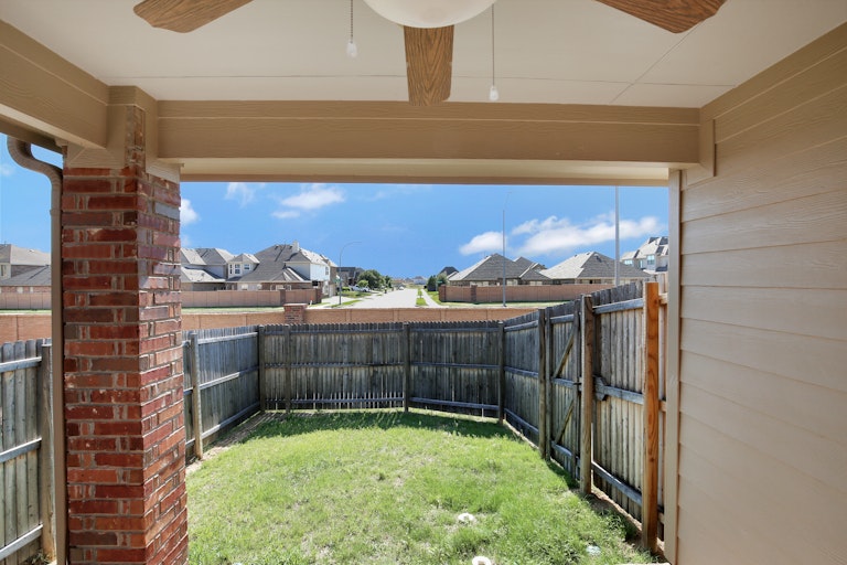 Photo 25 of 27 - 8436 Gentian Dr, Fort Worth, TX 76123