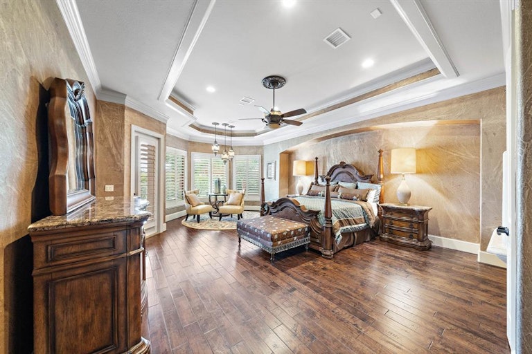 Photo 12 of 41 - 12 Retreat Blvd, Richmond, TX 77469