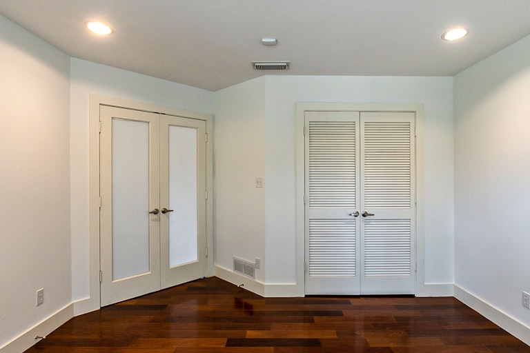 Photo 14 of 28 - 7050 Gaston Ave, Dallas, TX 75214