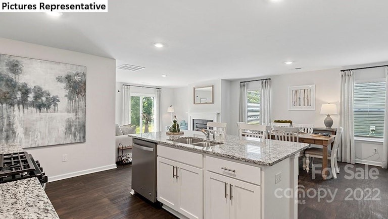 Photo 11 of 28 - 8117 Clairwood Dr #8, Charlotte, NC 28269