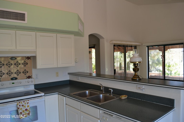Photo 31 of 45 - 800 S Roundtail Pl, Tucson, AZ 85748