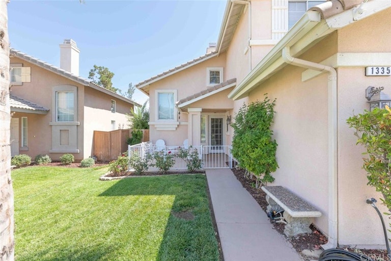 Photo 5 of 38 - 1335 Longwood Pines Ln, Corona, CA 92881