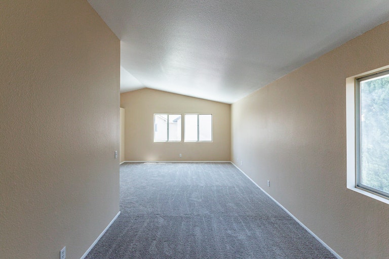 Photo 19 of 24 - 15641 Coventry Ln, Fontana, CA 92337