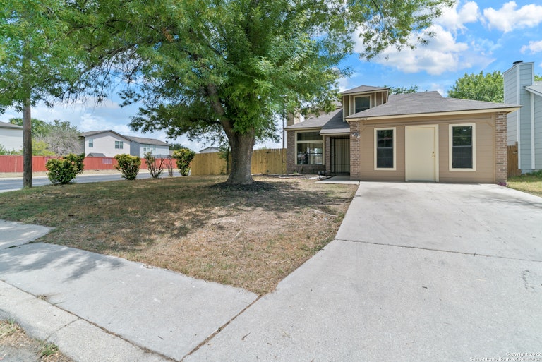 Photo 5 of 34 - 10202 Barron Fld, San Antonio, TX 78245
