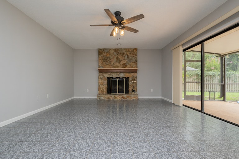 Photo 5 of 37 - 3909 Rosedale Dr, Brandon, FL 33511