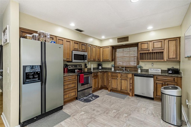 Photo 11 of 33 - 5427 Harbor Dr W, Lakeland, FL 33809