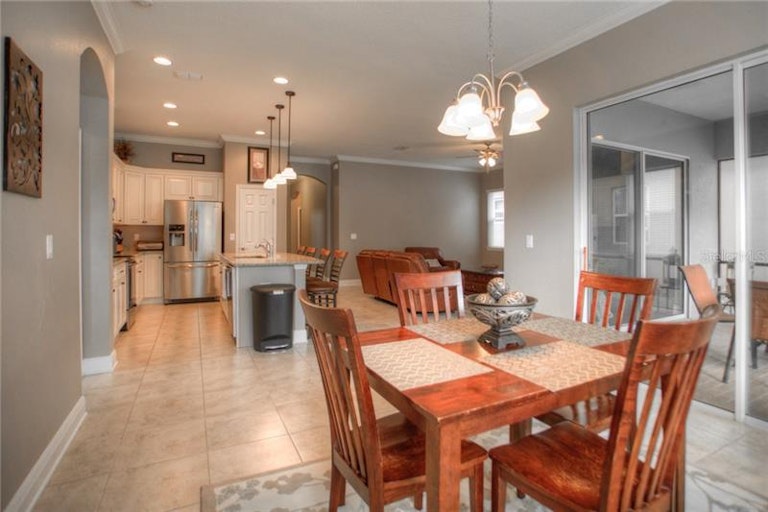 Photo 6 of 25 - 541 Westchester Hills Ln, Valrico, FL 33594