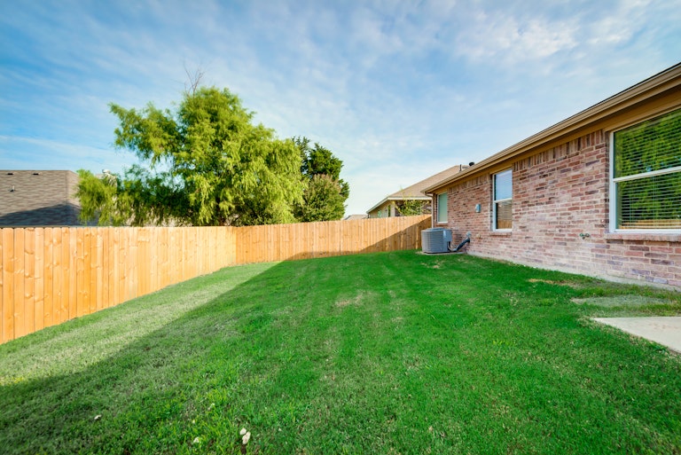 Photo 28 of 30 - 1208 Galicia Ln, Dallas, TX 75217