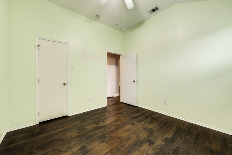 Photo 18 of 26 - 3608 Bandera Ranch Rd, Roanoke, TX 76262