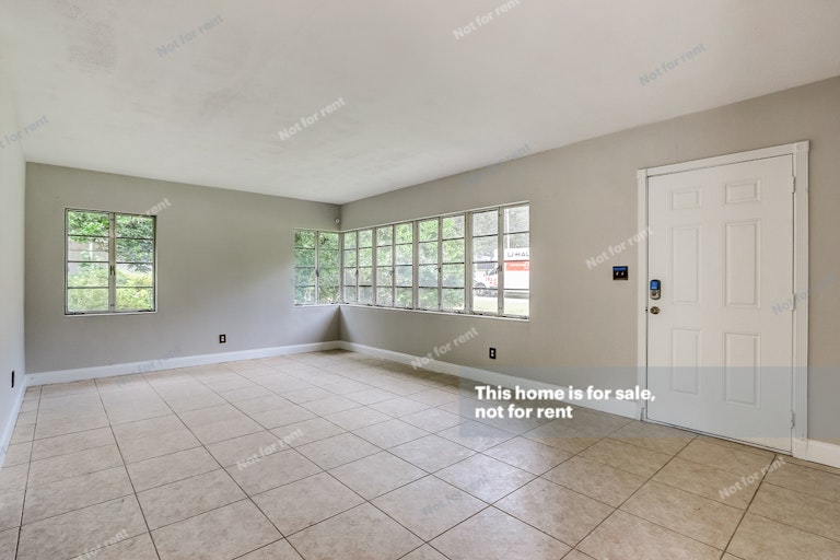 Photo 24 of 32 - 6438 Swallow Cove Rd, Jacksonville, FL 32211