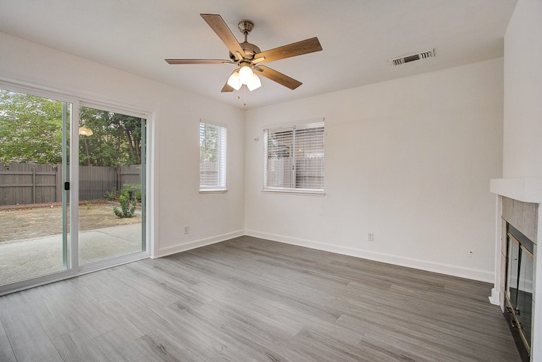 Photo 20 of 35 - 4052 Tawny Meadow Way, Antelope, CA 95843
