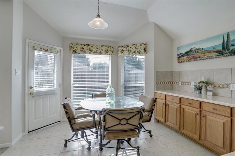 Photo 15 of 31 - 4911 Falling Oak Ct, Pasadena, TX 77505