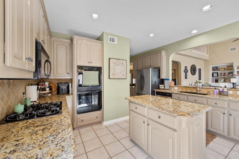 Photo 9 of 40 - 419 Deer Run, Keller, TX 76248