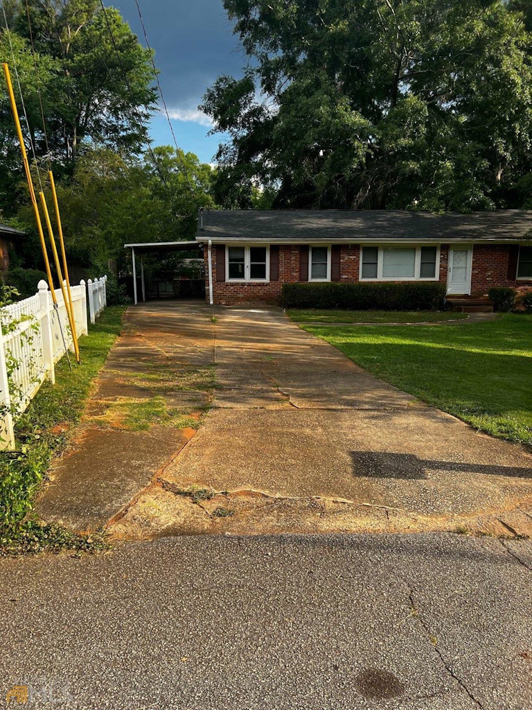 Photo 2 of 13 - 3721 Del Rio Ter, Decatur, GA 30032