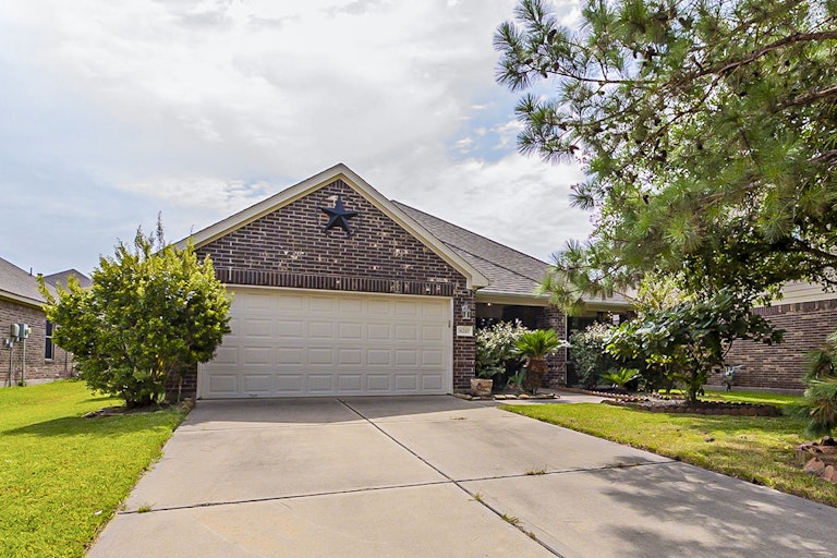 Photo 1 of 22 - 8210 Caldera Ln, Cypress, TX 77433