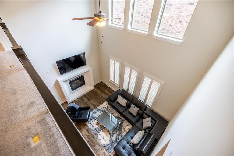 Photo 3 of 30 - 1503 English Blue Ln, Arlington, TX 76005