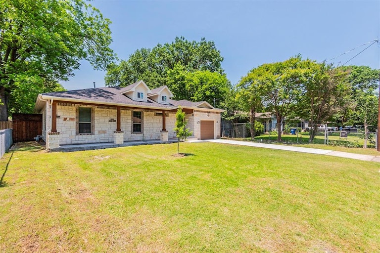 Photo 1 of 33 - 4165 Doyle Ln, Lancaster, TX 75134