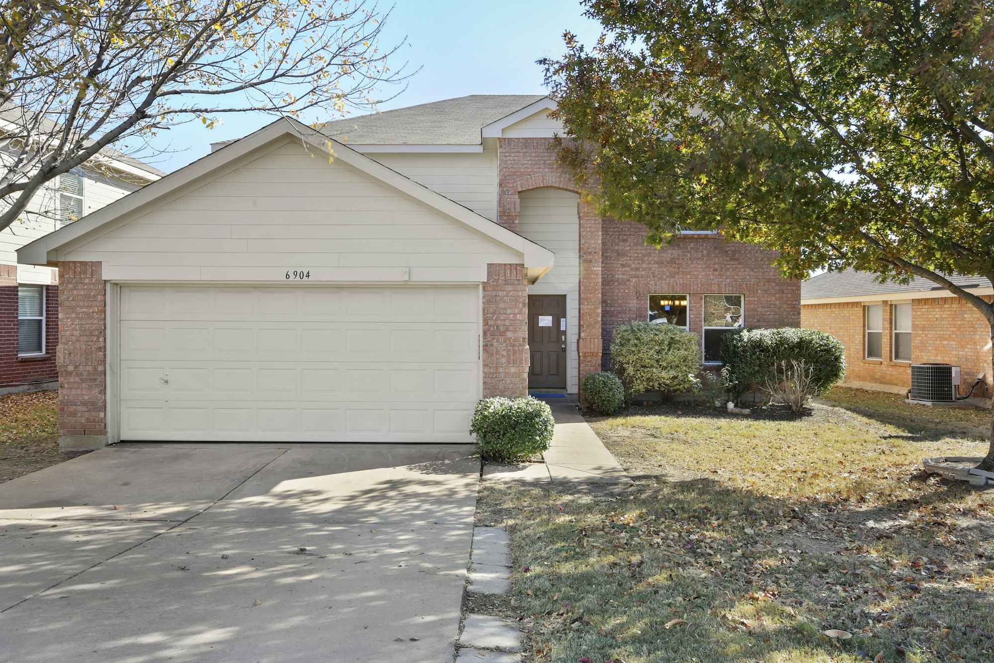 Photo 1 of 30 - 6904 Meadow Way Ln, Fort Worth, TX 76179
