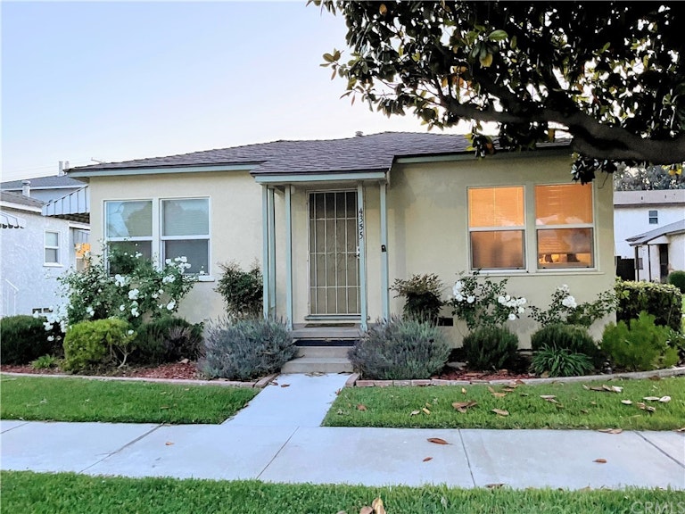 Photo 3 of 13 - 4355 N Bellflower Blvd, Long Beach, CA 90808