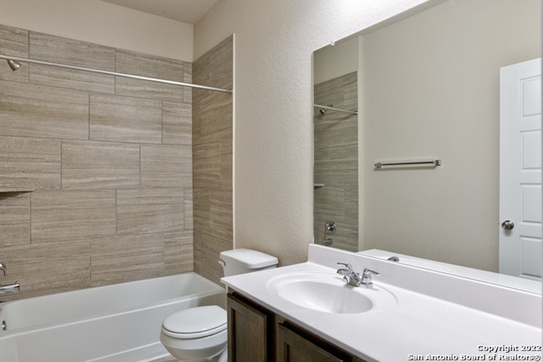 Photo 20 of 27 - 1062 Sixtree Dr, New Braunfels, TX 78130