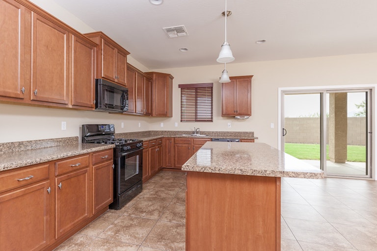 Photo 7 of 25 - 5613 W Kowalsky Ln, Phoenix, AZ 85339