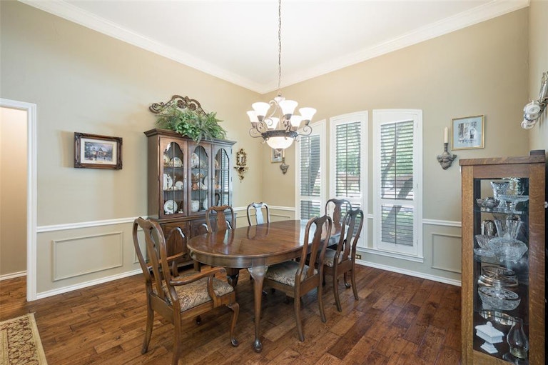 Photo 8 of 40 - 7336 Williamswood Dr, Dallas, TX 75252