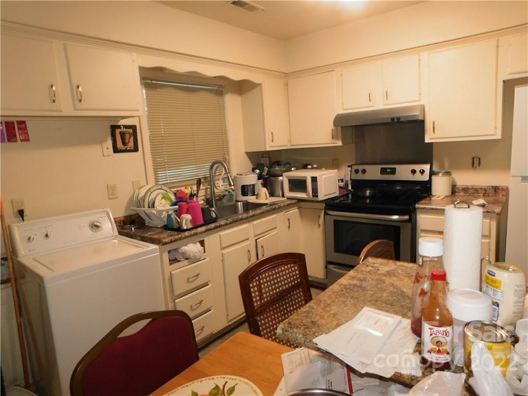 Photo 19 of 20 - 5731 Lawnmeadow Dr, Charlotte, NC 28216