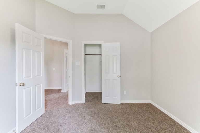 Photo 12 of 26 - 1804 Athena Dr, Lancaster, TX 75134