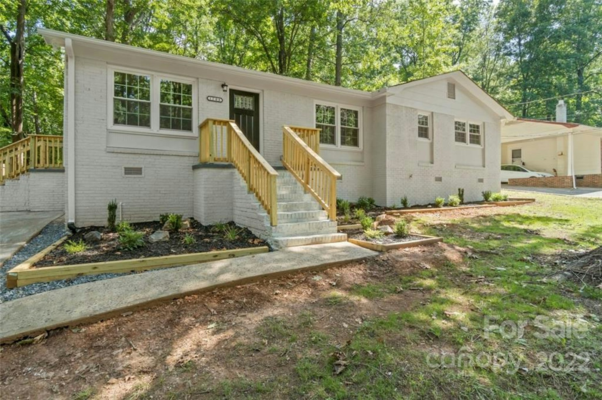 Photo 1 of 32 - 1208 Northwoods Dr, Kings Mountain, NC 28086