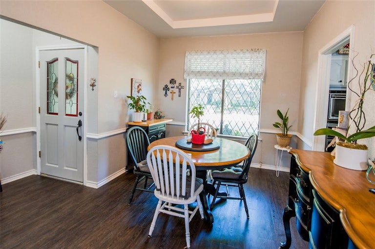 Photo 3 of 31 - 218 Pueblo Dr, Waxahachie, TX 75165