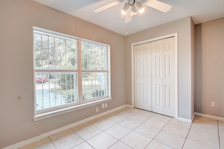 Photo 14 of 28 - 1915 2nd Dr, Sanford, FL 32771