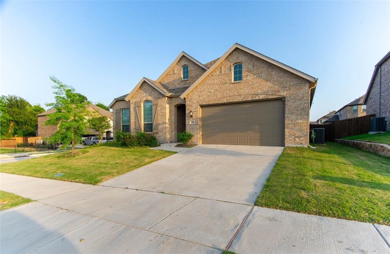 Photo 2 of 29 - 1824 Spring Valley Rd, Wylie, TX 75098