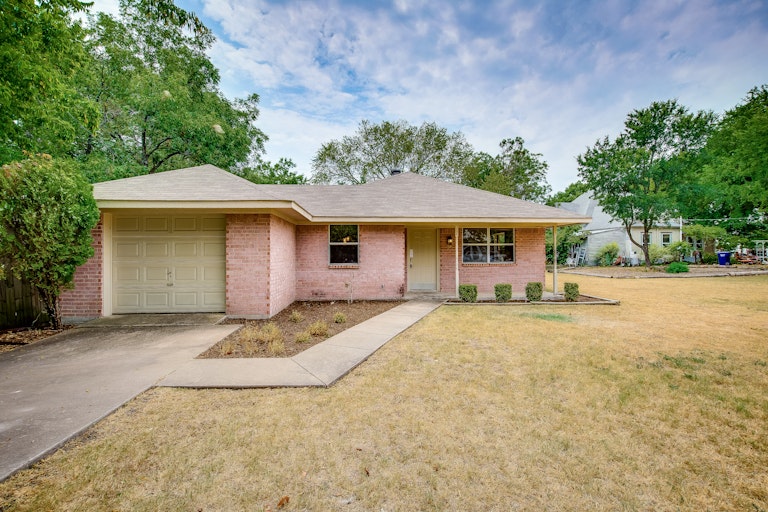 Photo 18 of 21 - 214 E 4th St, Anna, TX 75409